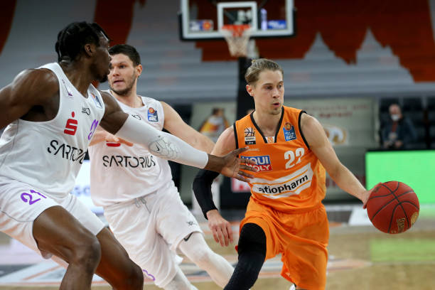 结合邹侑根 结合邹侑根